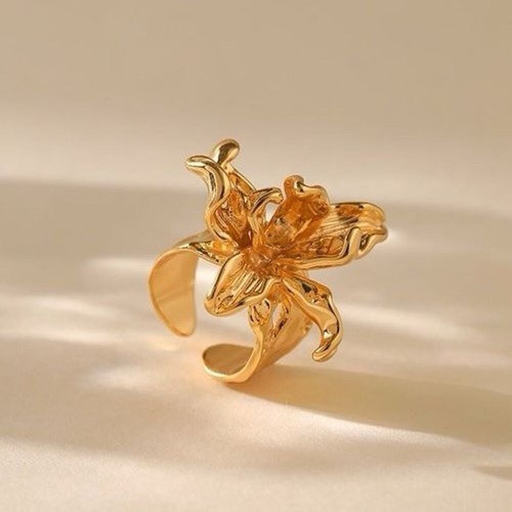 Anthropologie Orchid Flower Statement Ring Molten Gold Sz 6 Abstract Runway Boho